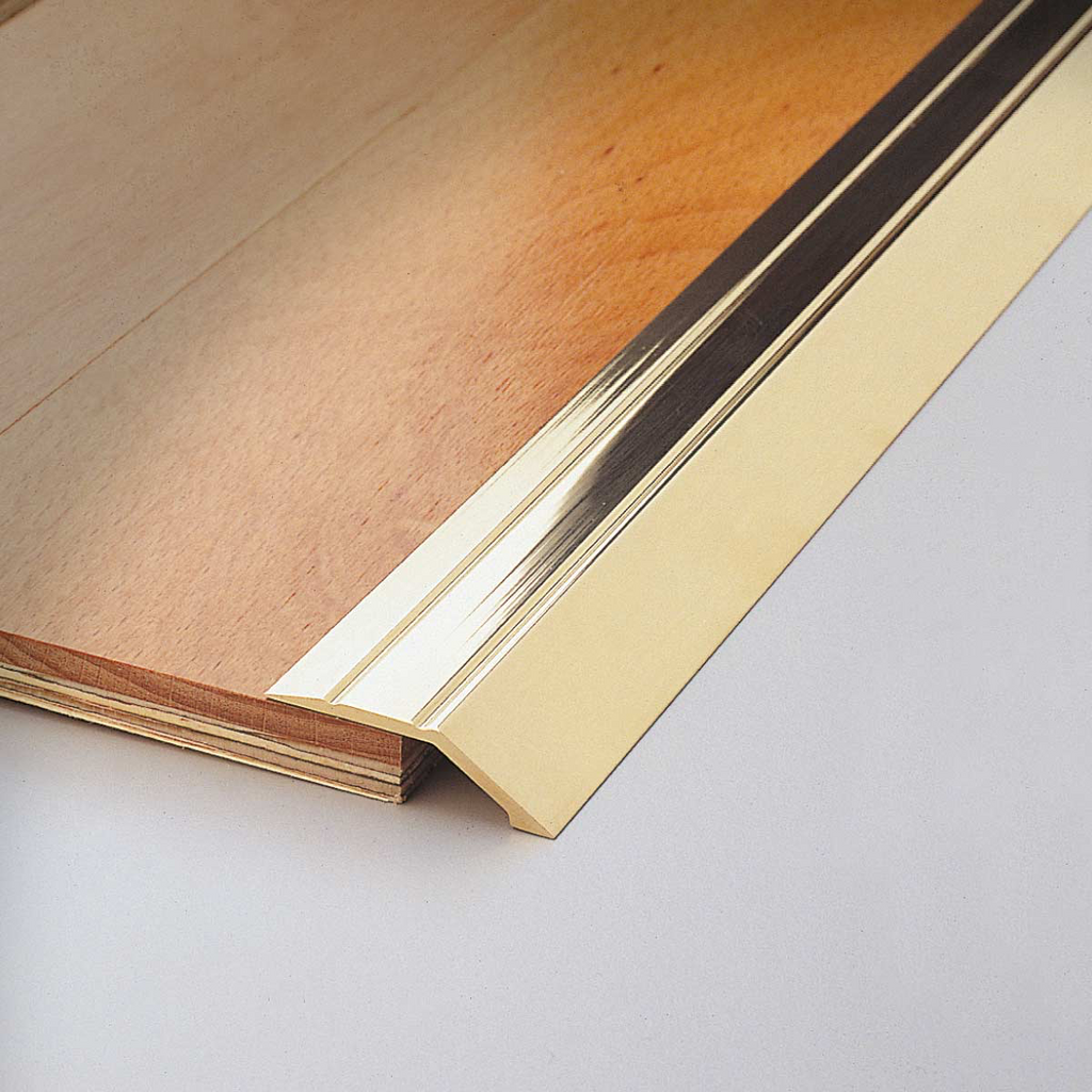 Profile de trecere din alama pentru un design interior si arhitectura pentru pardoseala din gresie, parchet.